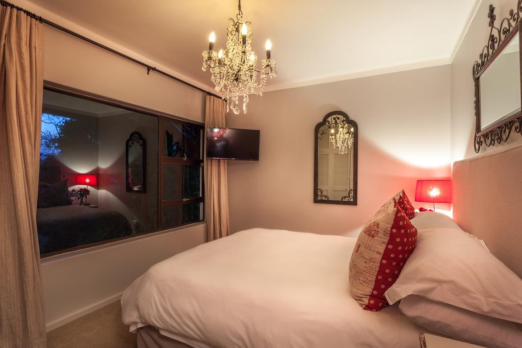 Loerie Hide Bed & Breakfast อีสต์ลอนดอน ภายนอก รูปภาพ
